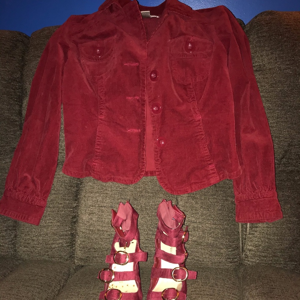 Woman shoes and short blazer